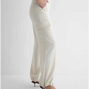 Express Women's Cream Cargo Joggers